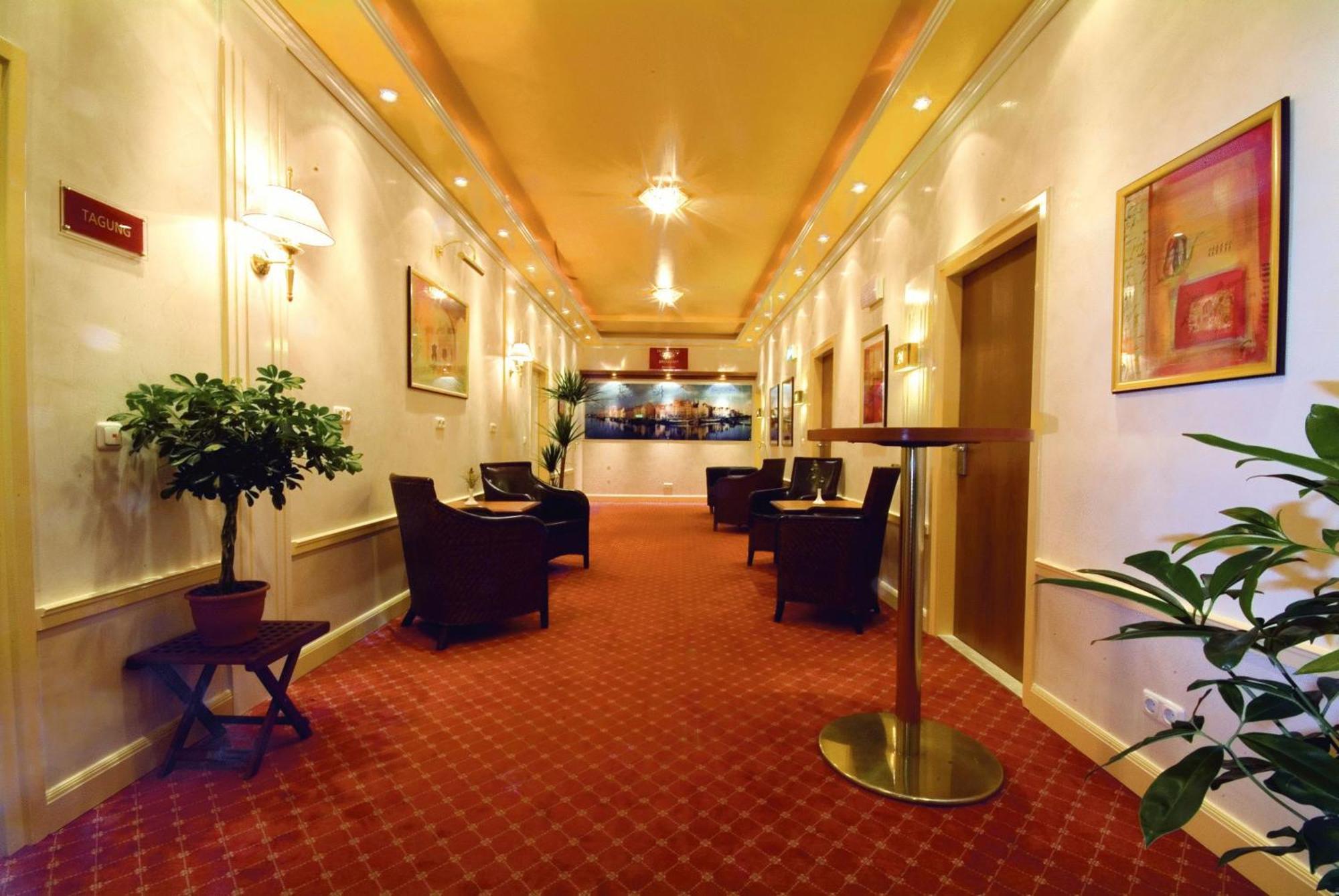 Hotel Traveller